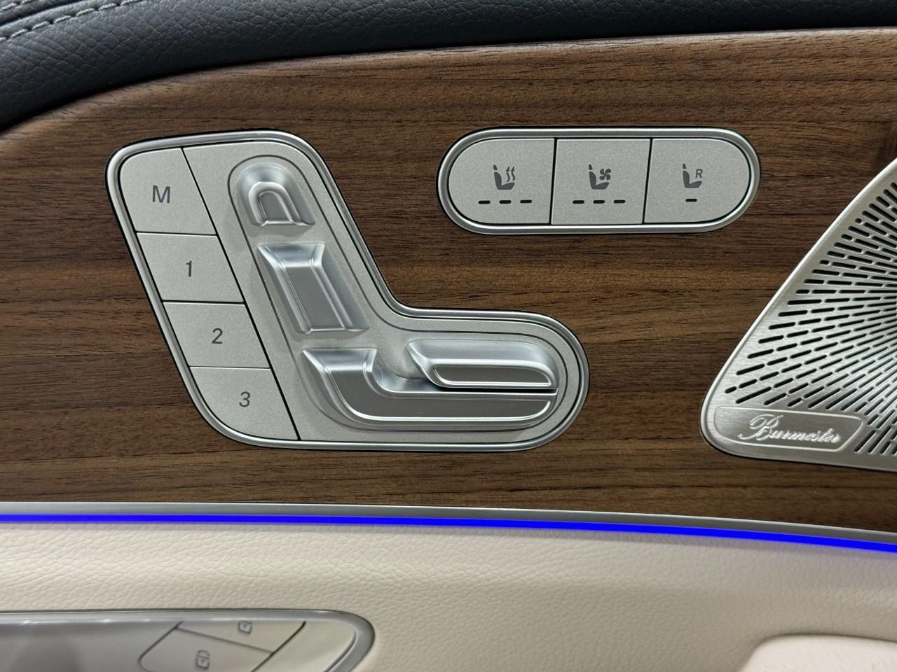 Mercedes-Benz GLE Vehicle Full-screen Gallery Image 25