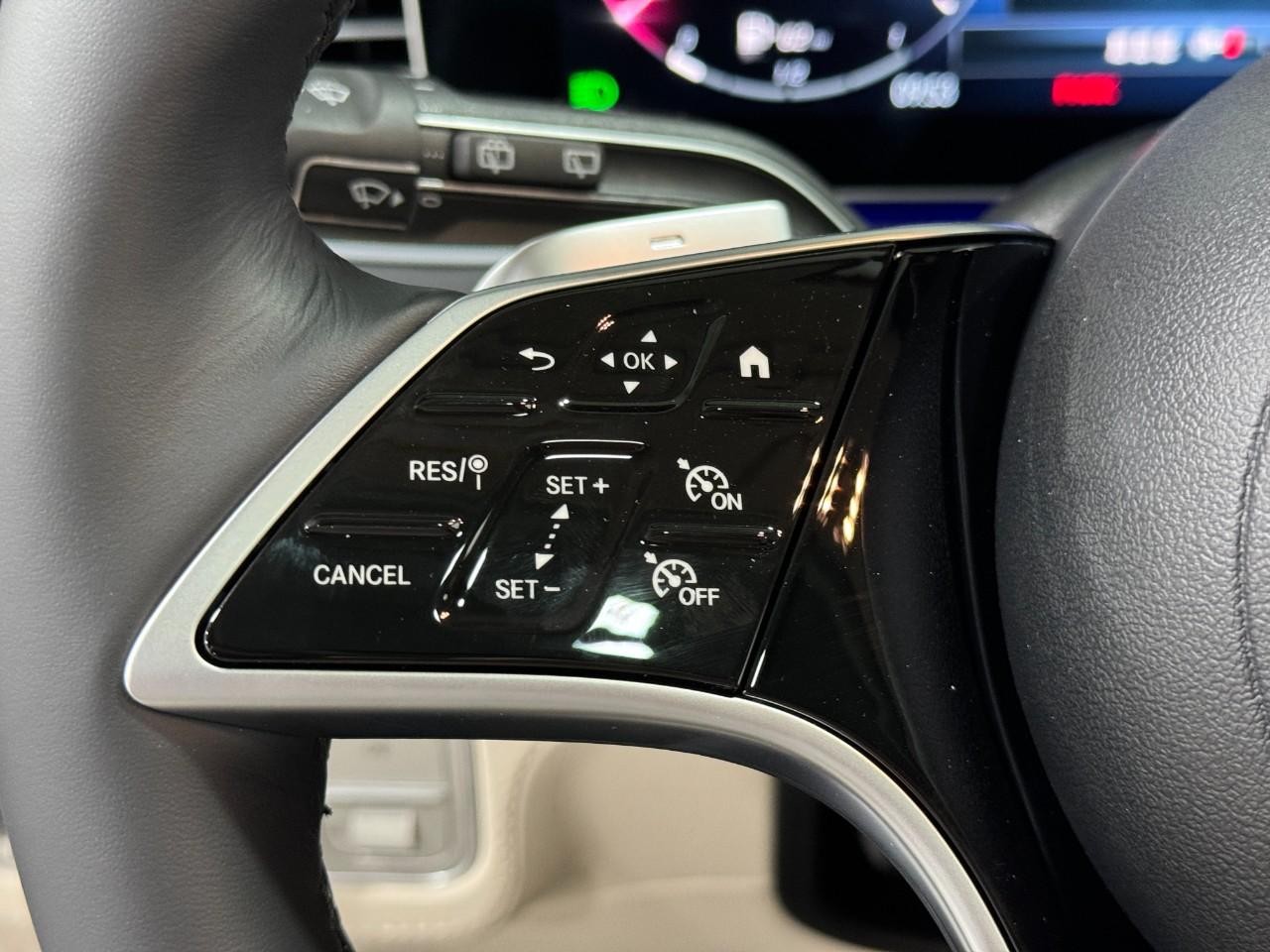 Mercedes-Benz GLE Vehicle Full-screen Gallery Image 33