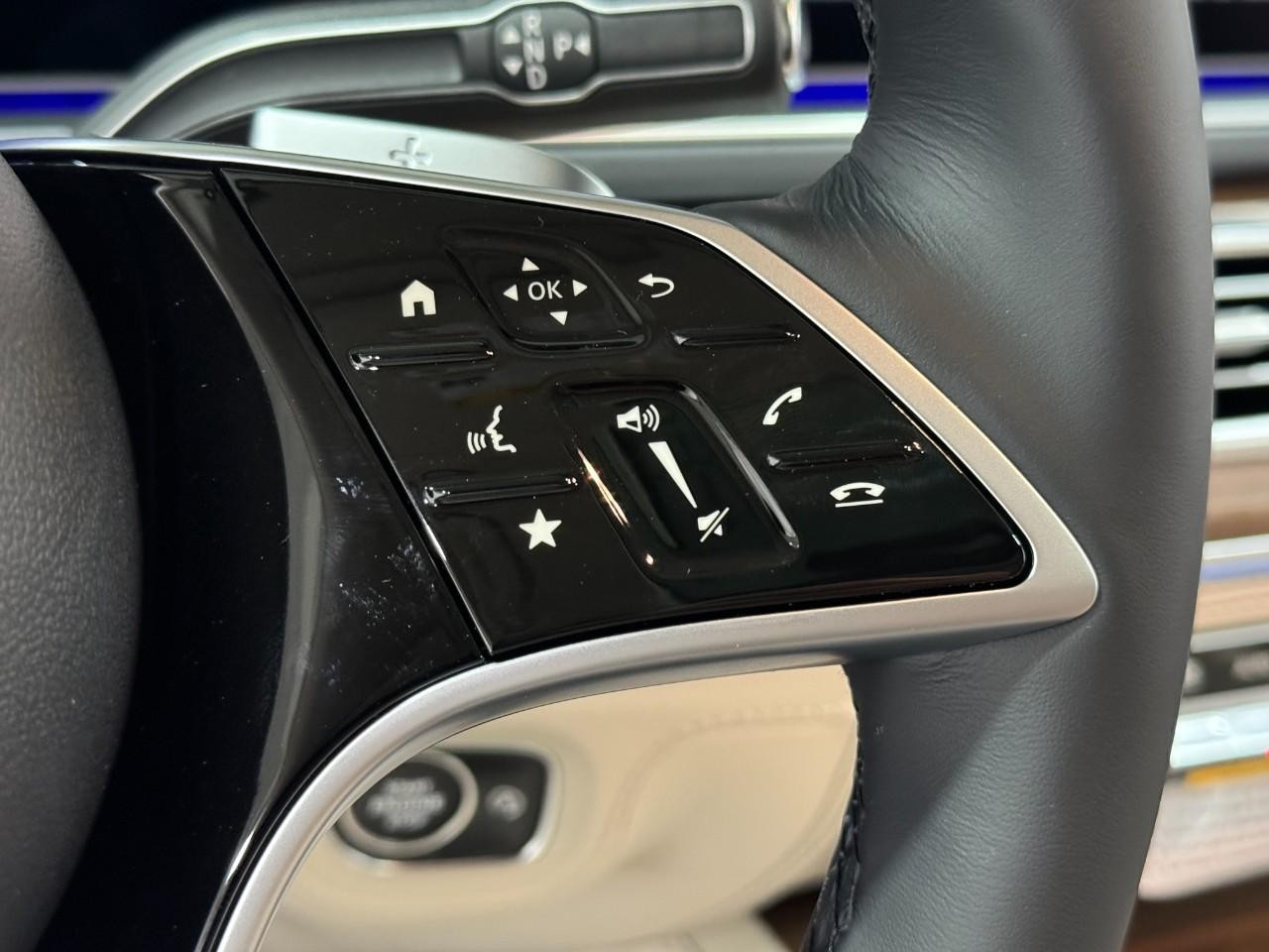 Mercedes-Benz GLE Vehicle Full-screen Gallery Image 34