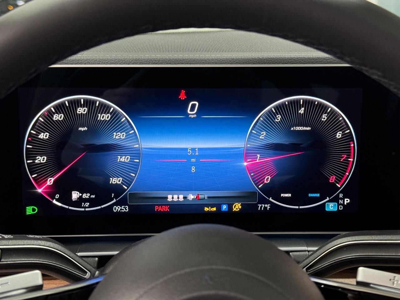 Mercedes-Benz GLE Vehicle Full-screen Gallery Image 35