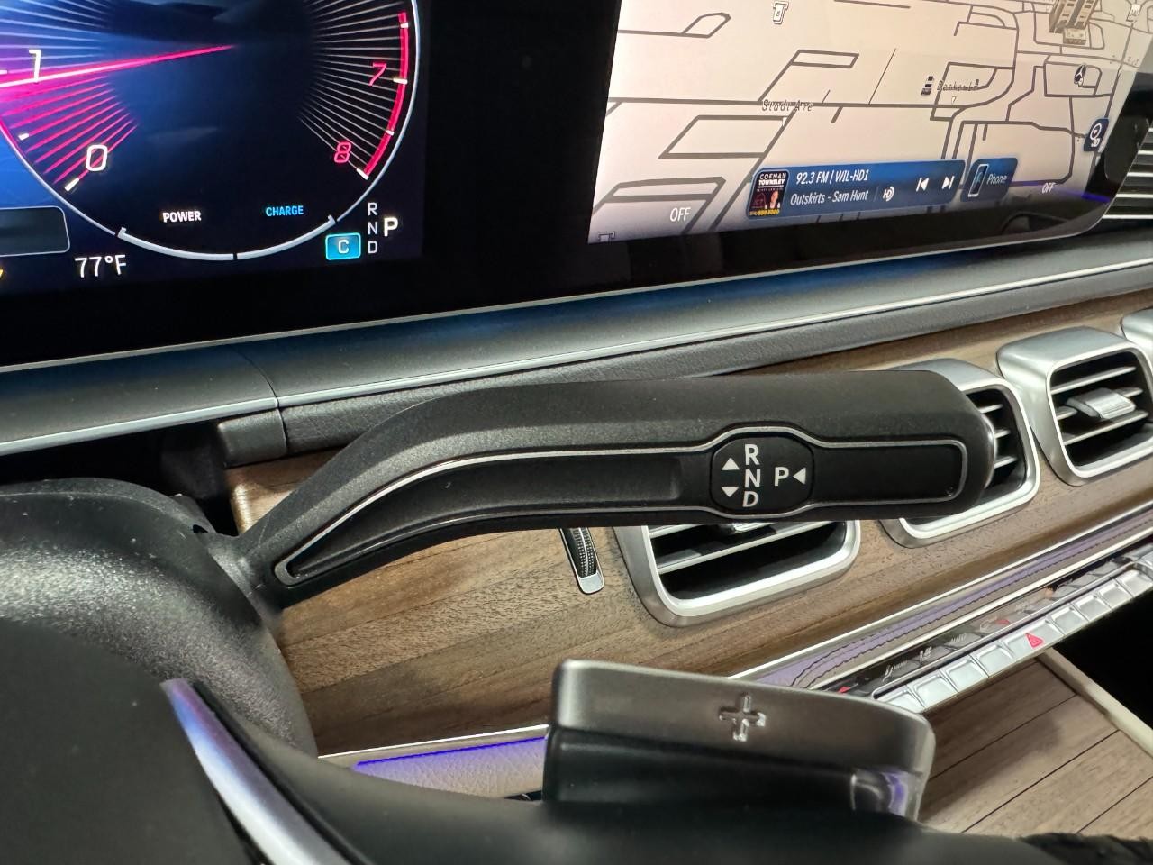 Mercedes-Benz GLE Vehicle Full-screen Gallery Image 36