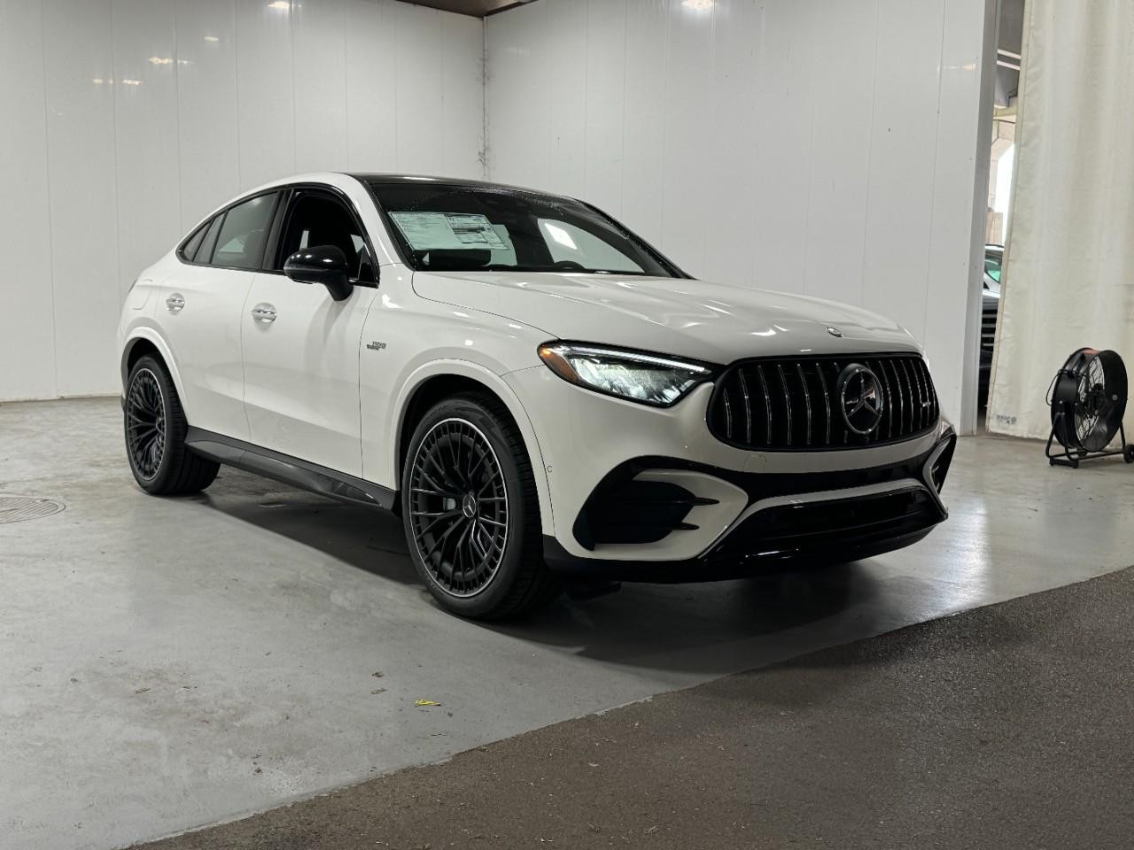 Mercedes-Benz GLC Vehicle Full-screen Gallery Image 6