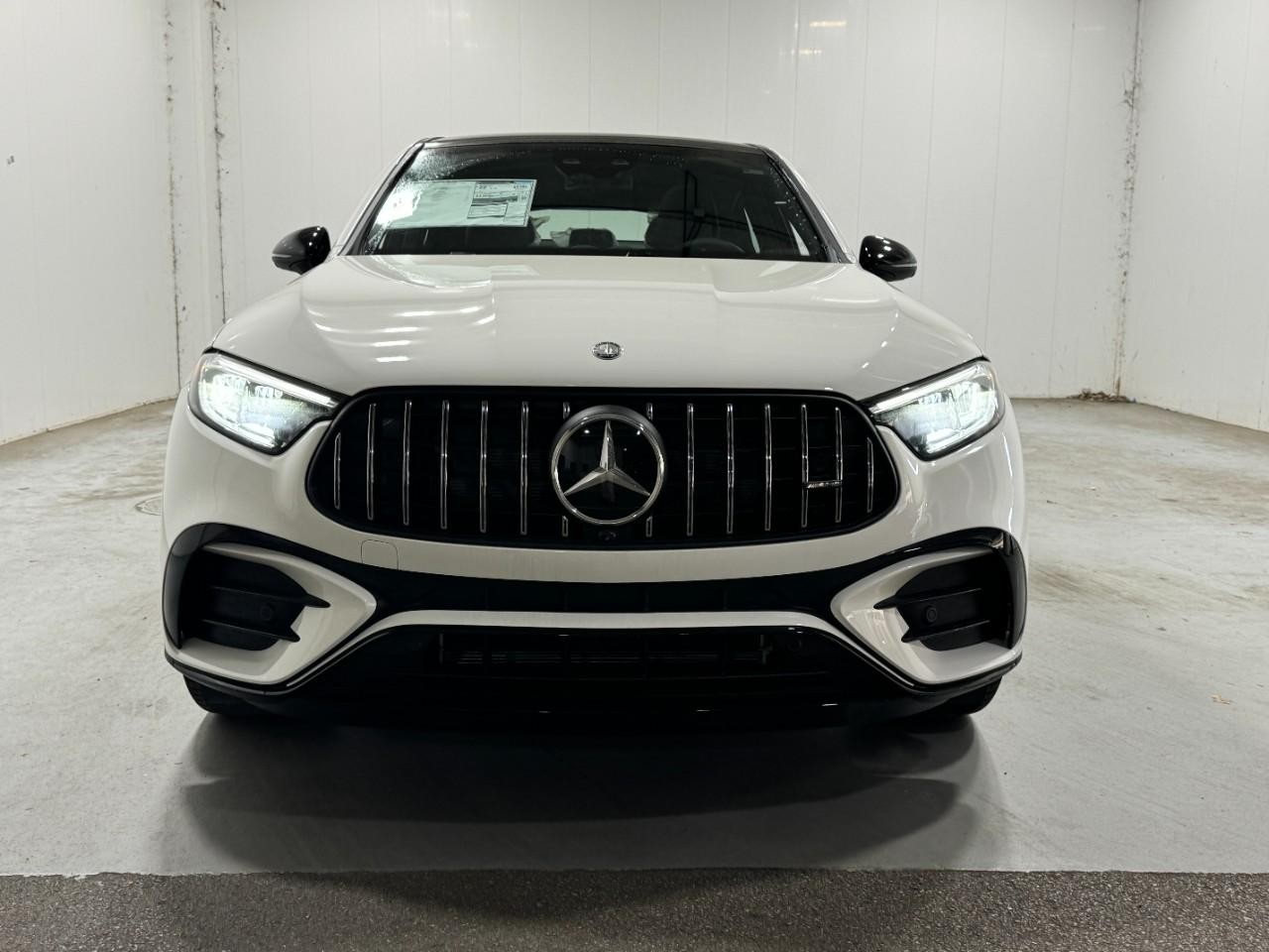 Mercedes-Benz GLC Vehicle Full-screen Gallery Image 7