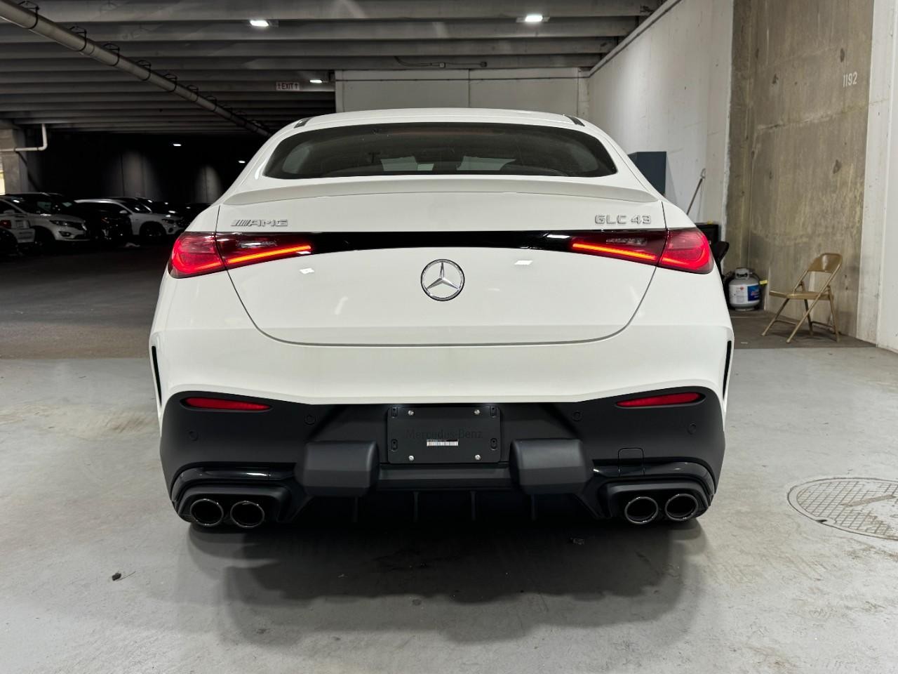 Mercedes-Benz GLC Vehicle Full-screen Gallery Image 9