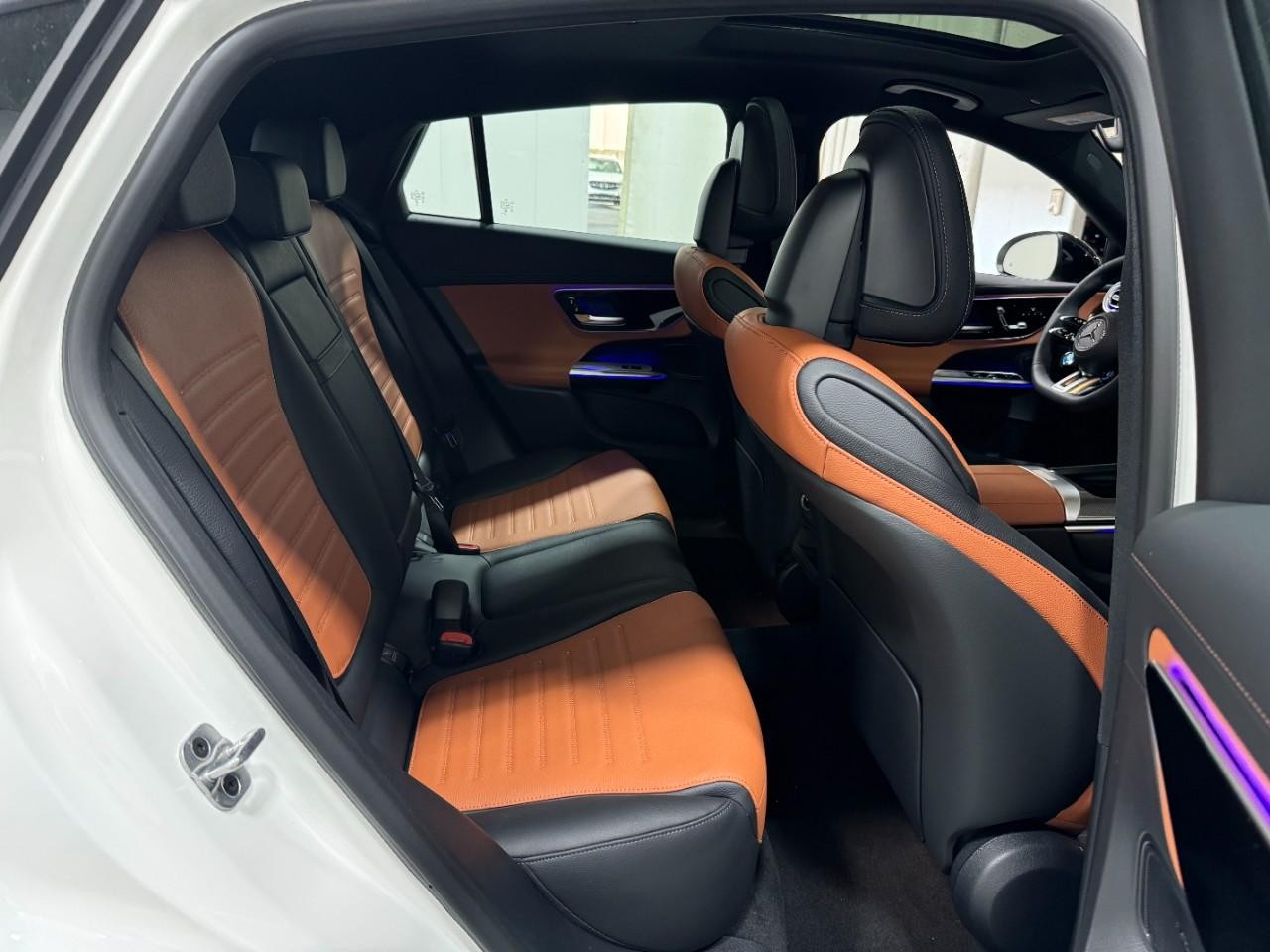 Mercedes-Benz GLC Vehicle Full-screen Gallery Image 10