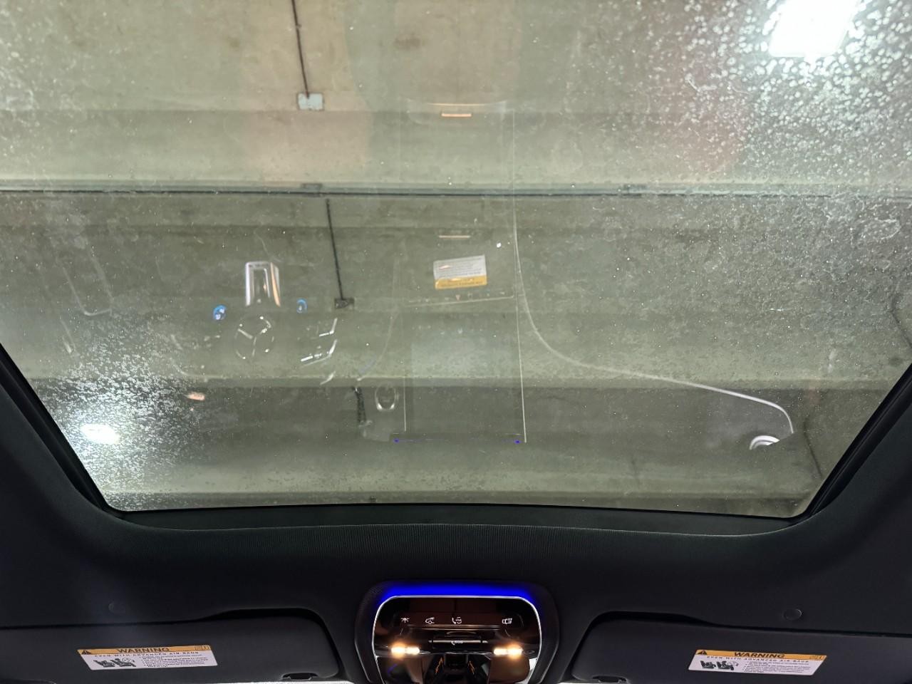 Mercedes-Benz GLC Vehicle Full-screen Gallery Image 11