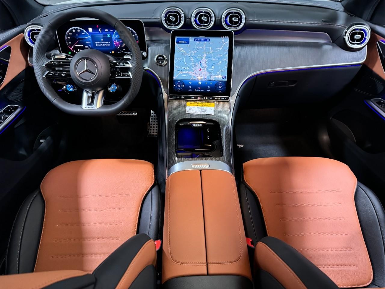 Mercedes-Benz GLC Vehicle Full-screen Gallery Image 12