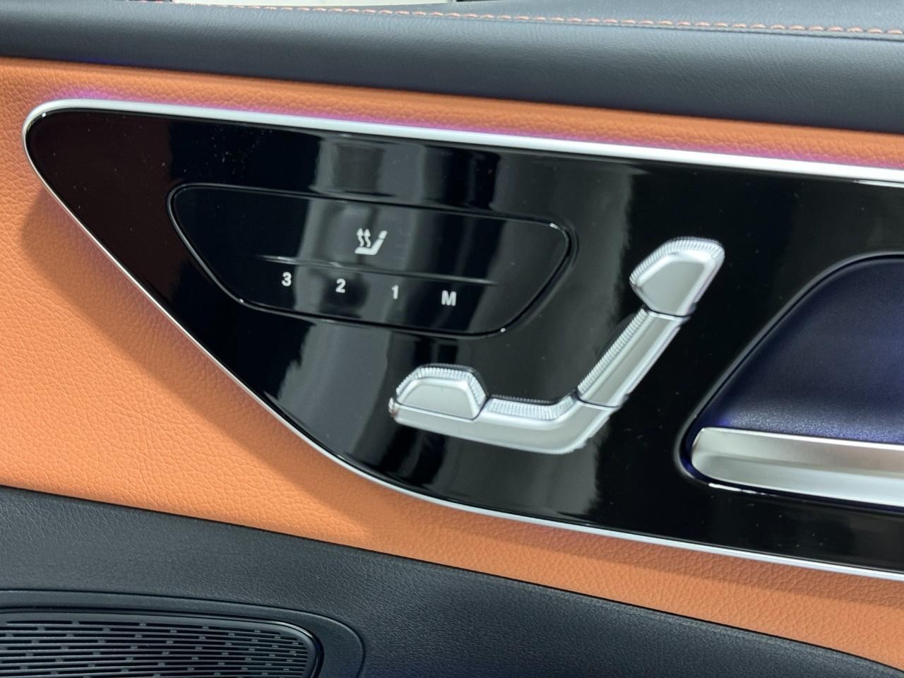 Mercedes-Benz GLC Vehicle Full-screen Gallery Image 19