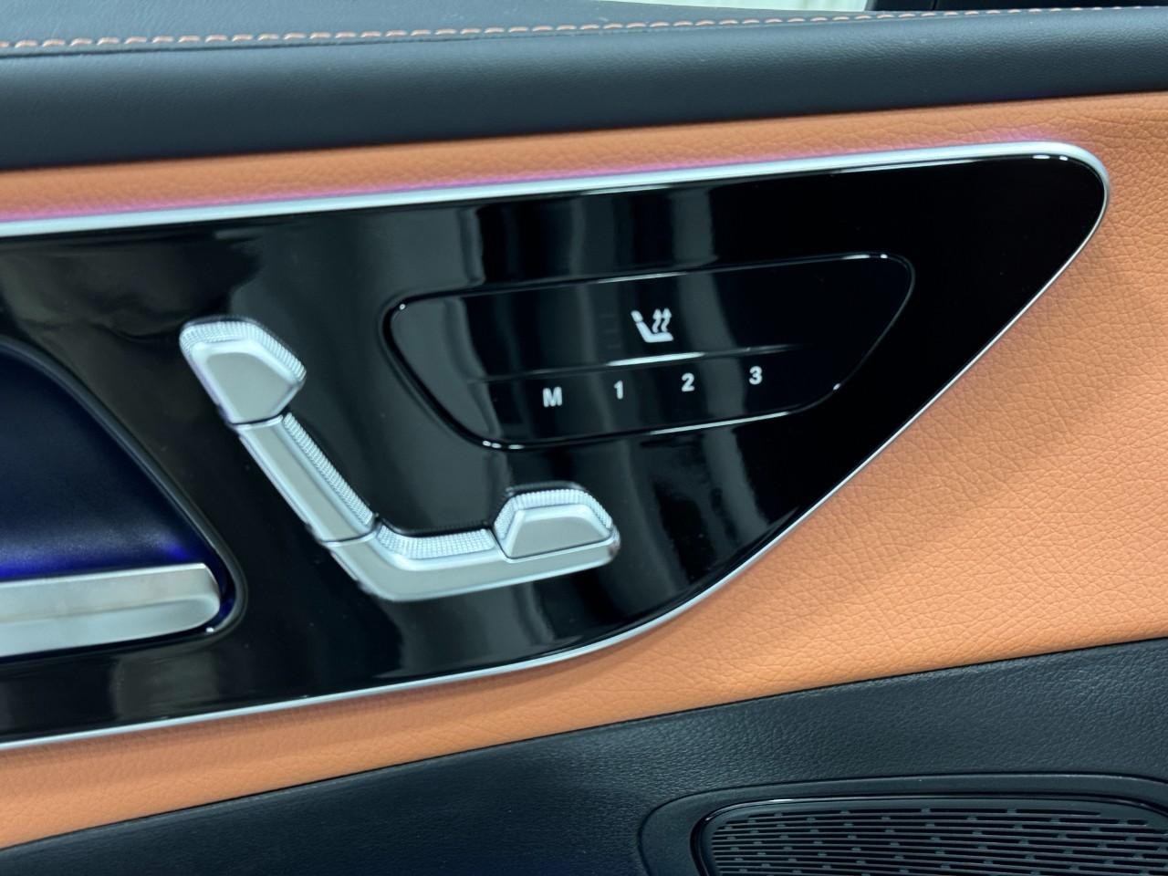 Mercedes-Benz GLC Vehicle Full-screen Gallery Image 22