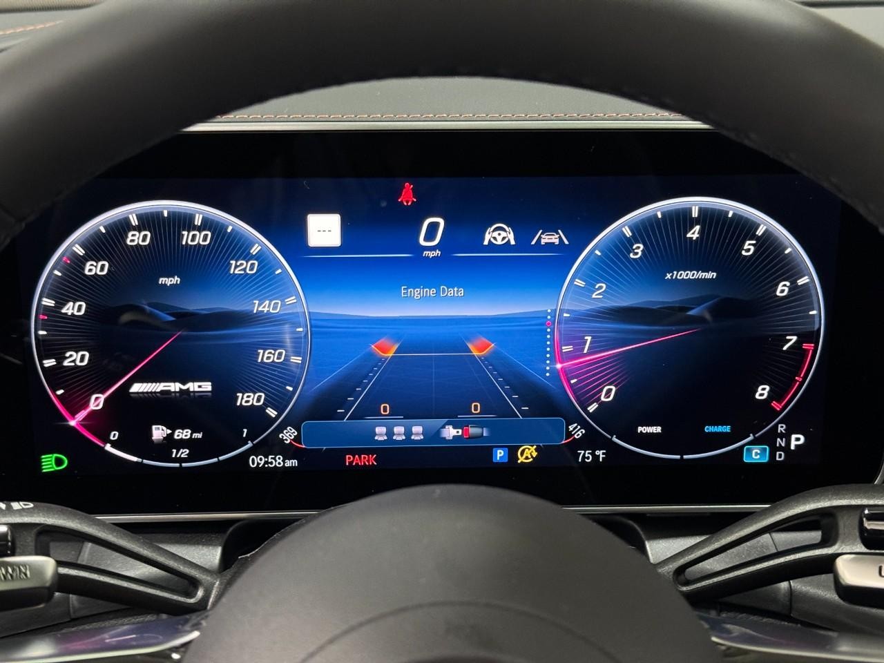 Mercedes-Benz GLC Vehicle Full-screen Gallery Image 32