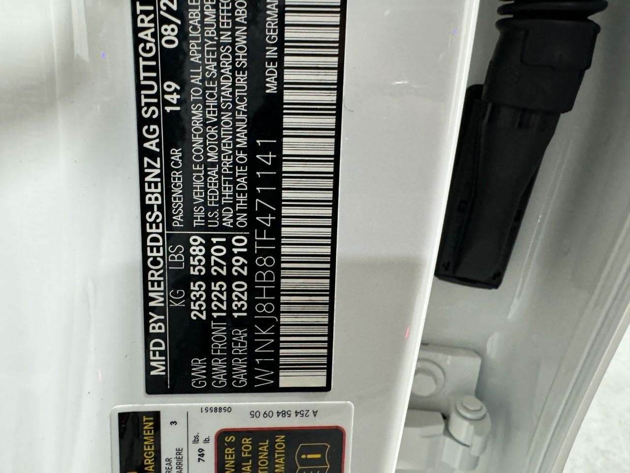 Mercedes-Benz GLC Vehicle Full-screen Gallery Image 35