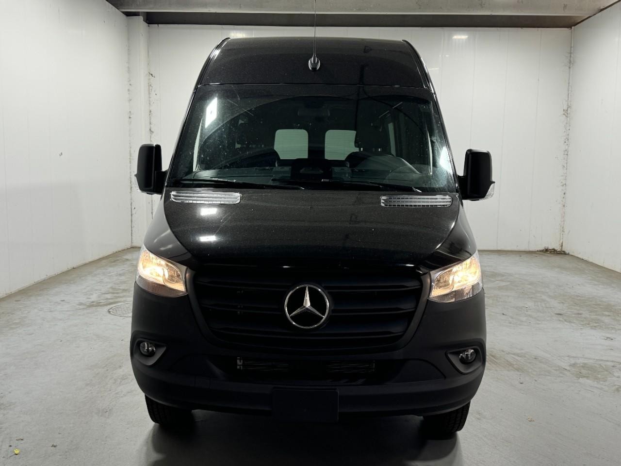 Mercedes-Benz Sprinter Cargo Van Vehicle Full-screen Gallery Image 7