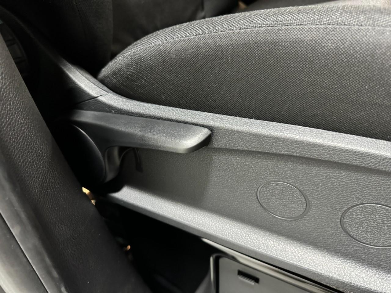 Mercedes-Benz Sprinter Cargo Van Vehicle Full-screen Gallery Image 18