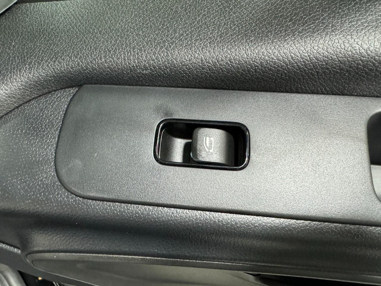 Mercedes-Benz Sprinter Cargo Van Vehicle Full-screen Gallery Image 19