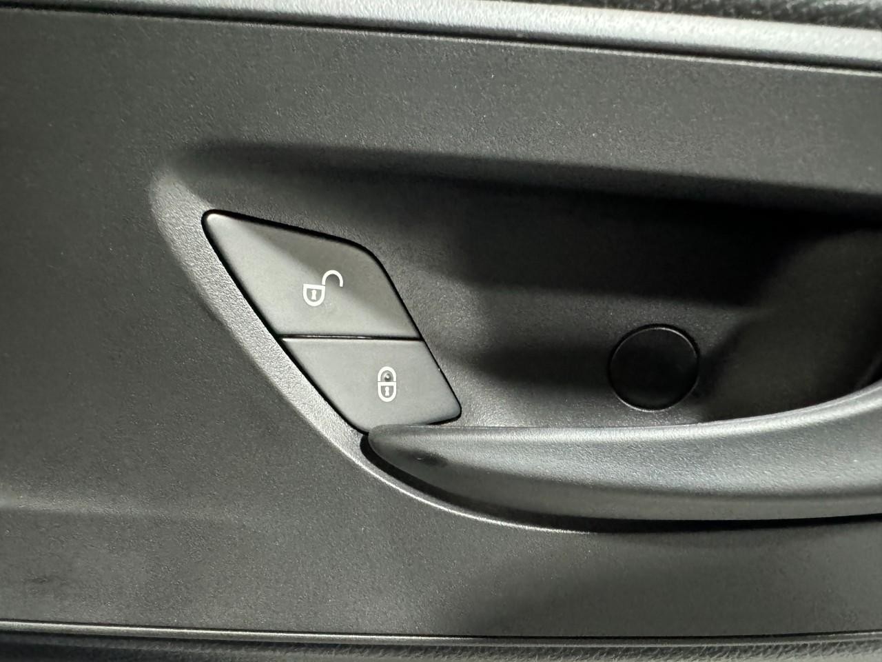 Mercedes-Benz Sprinter Cargo Van Vehicle Full-screen Gallery Image 20