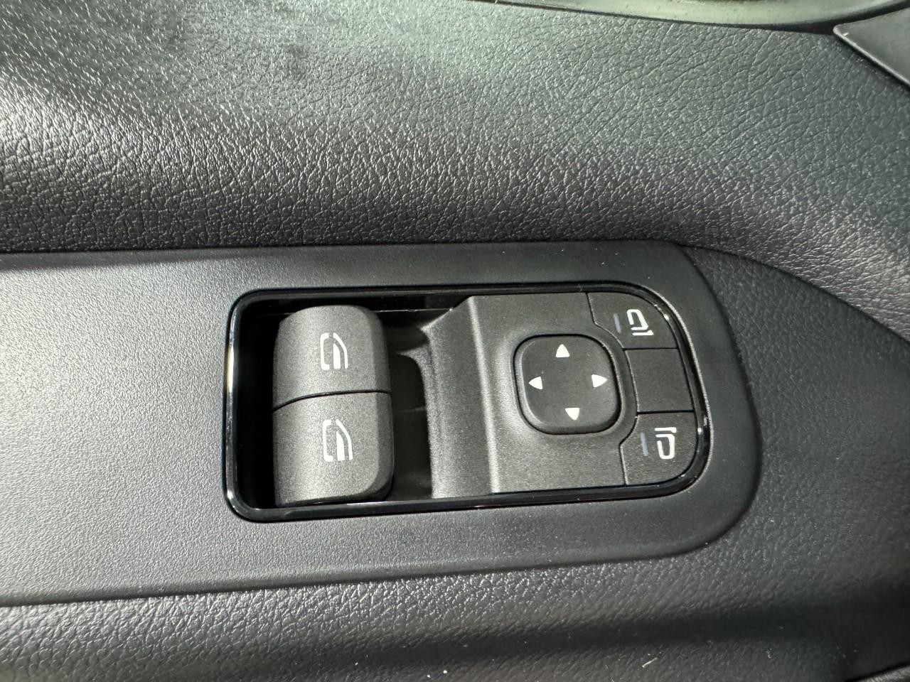 Mercedes-Benz Sprinter Cargo Van Vehicle Full-screen Gallery Image 21