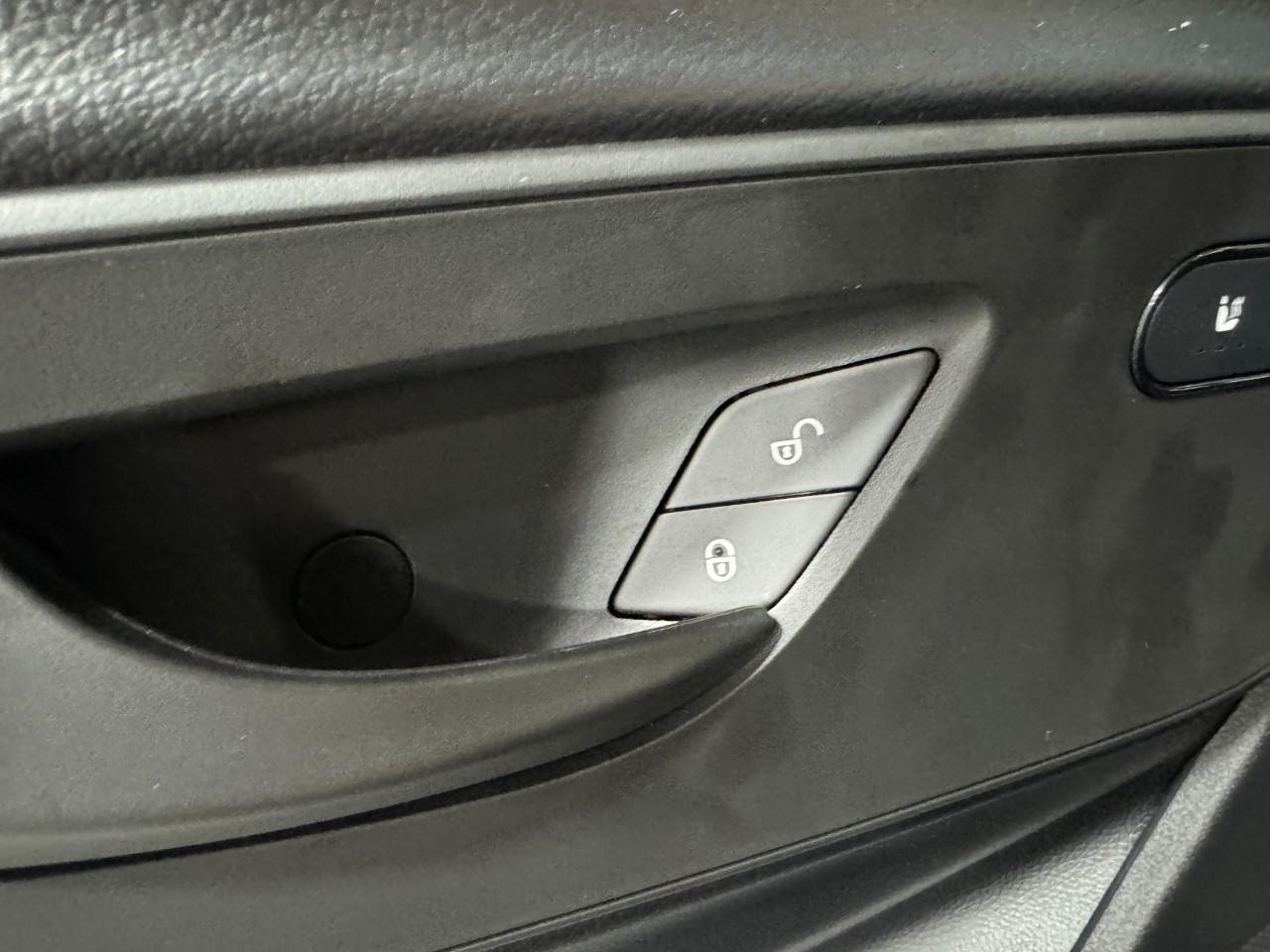 Mercedes-Benz Sprinter Cargo Van Vehicle Full-screen Gallery Image 23