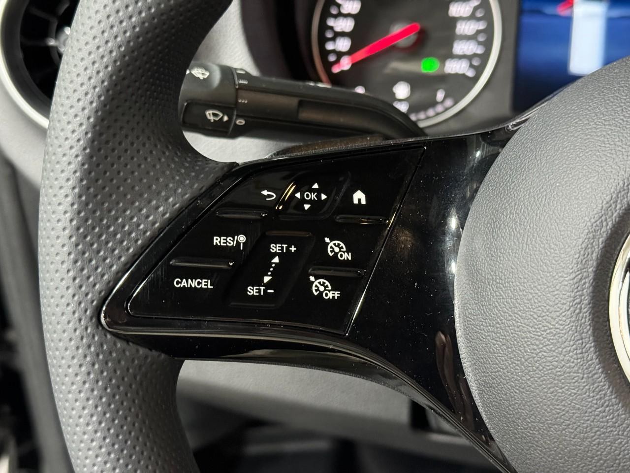 Mercedes-Benz Sprinter Cargo Van Vehicle Full-screen Gallery Image 28