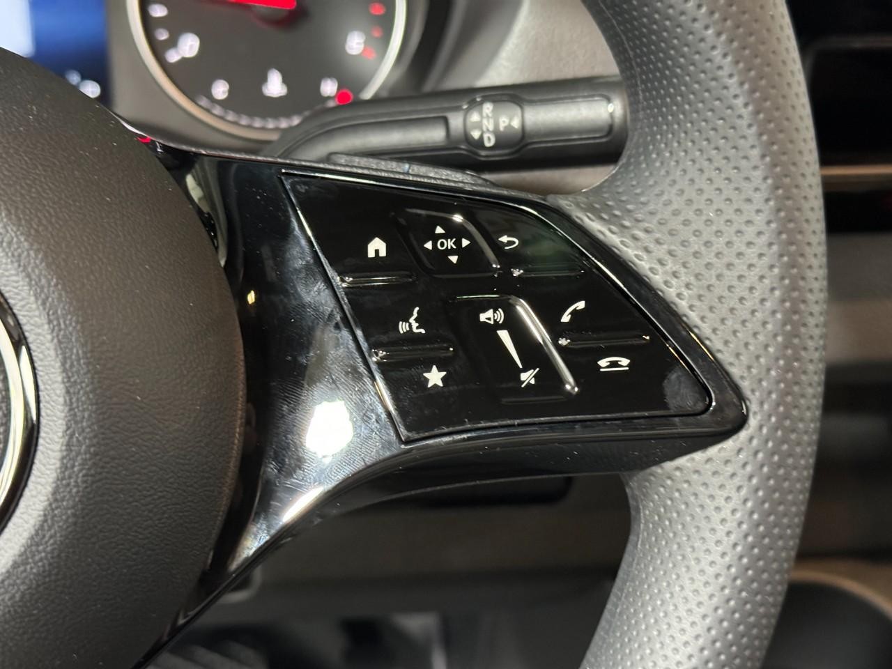 Mercedes-Benz Sprinter Cargo Van Vehicle Full-screen Gallery Image 29