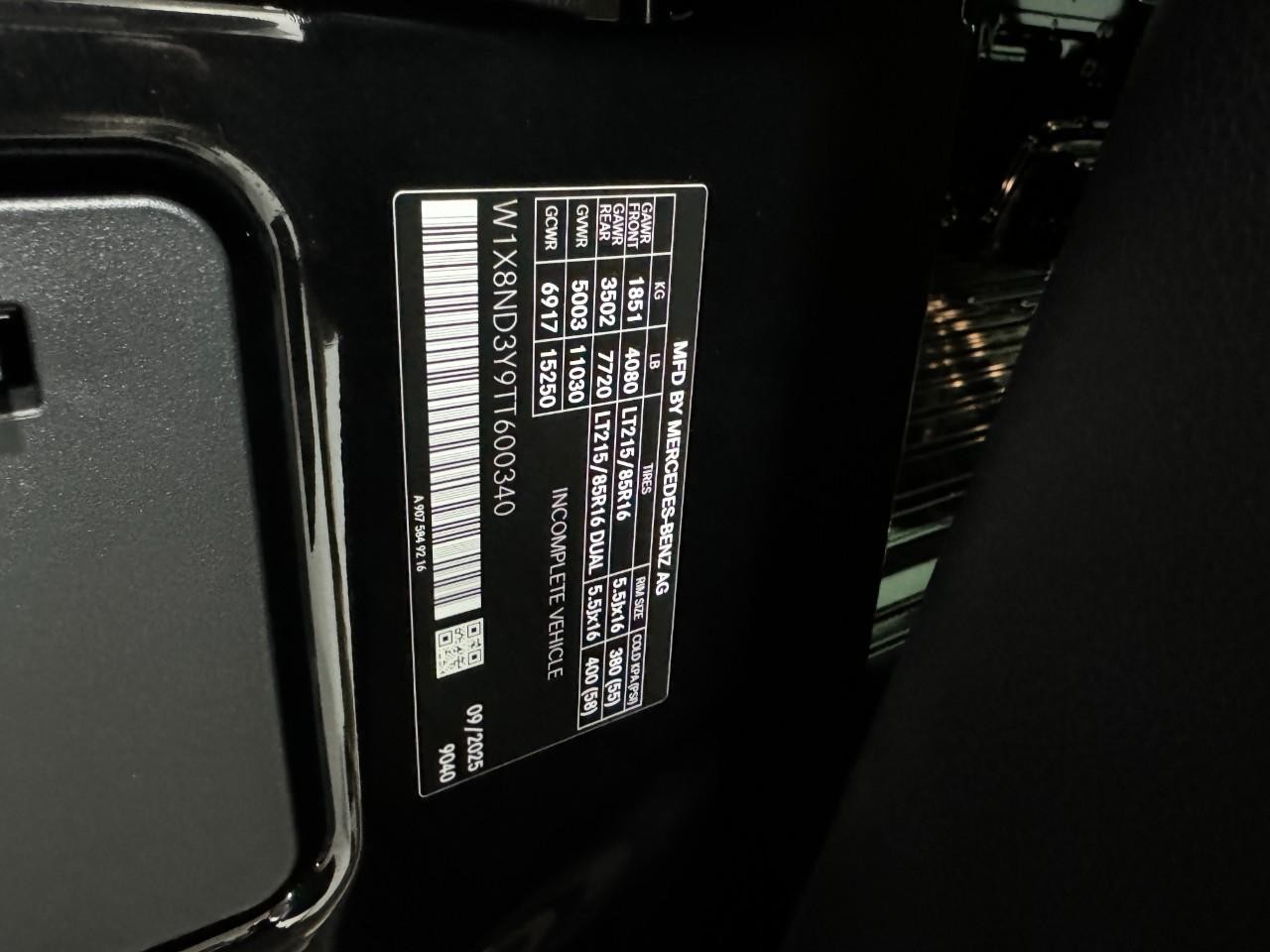 Mercedes-Benz Sprinter Cargo Van Vehicle Full-screen Gallery Image 33