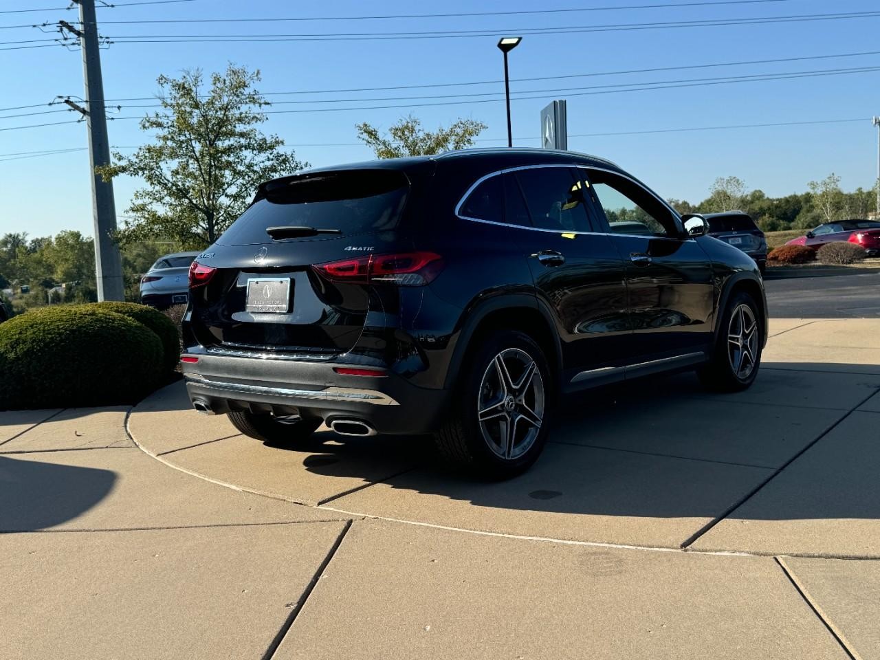 Mercedes-Benz GLA Vehicle Full-screen Gallery Image 4