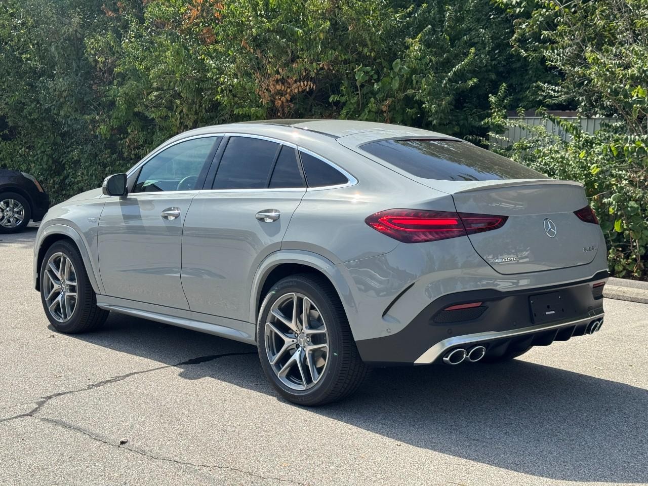 Mercedes-Benz GLE Vehicle Full-screen Gallery Image 3