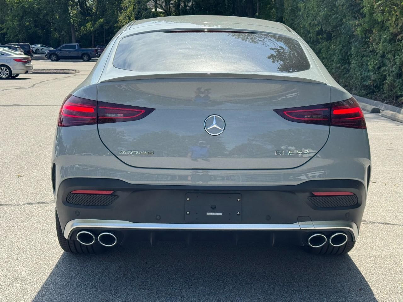 Mercedes-Benz GLE Vehicle Full-screen Gallery Image 4