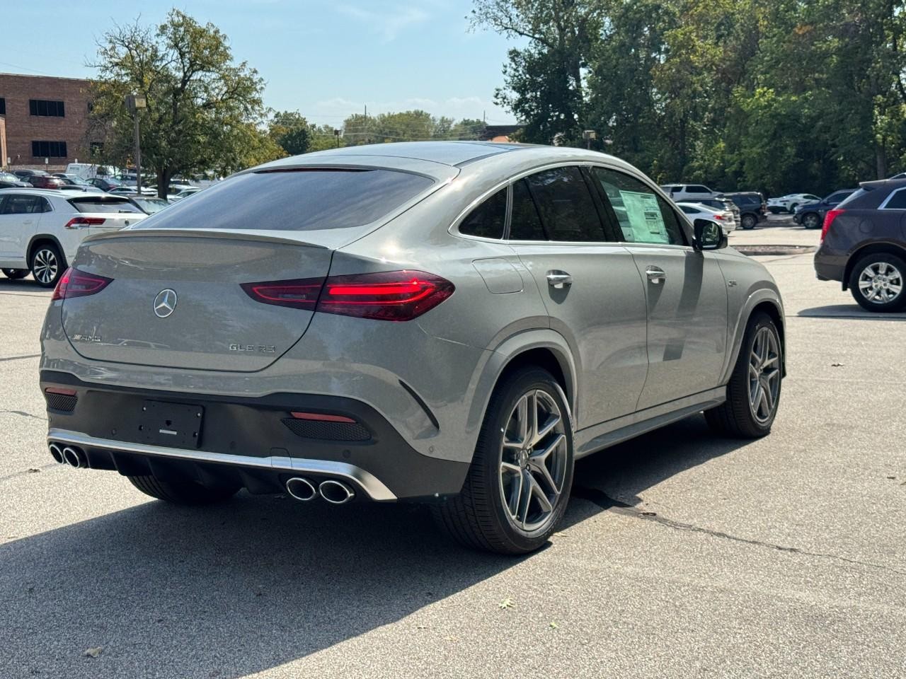 Mercedes-Benz GLE Vehicle Full-screen Gallery Image 5