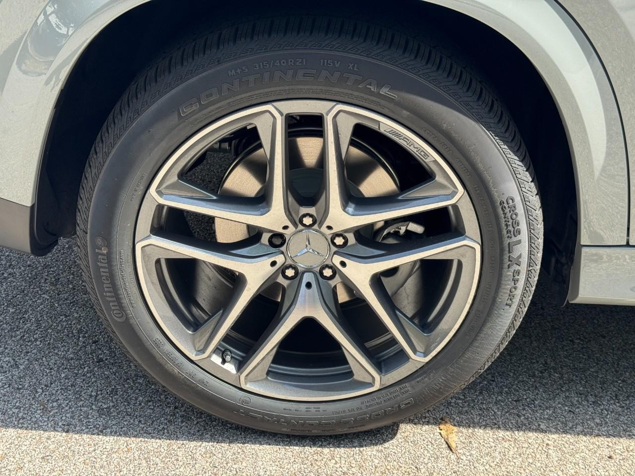 Mercedes-Benz GLE Vehicle Full-screen Gallery Image 6