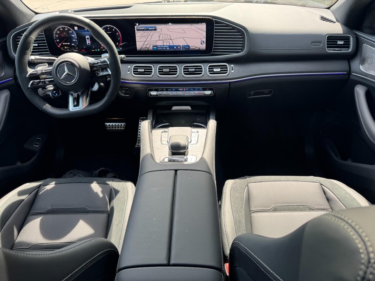Mercedes-Benz GLE Vehicle Full-screen Gallery Image 10