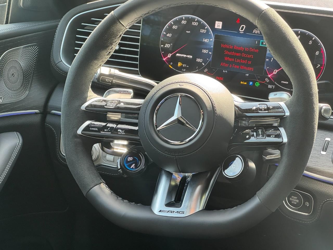 Mercedes-Benz GLE Vehicle Full-screen Gallery Image 11