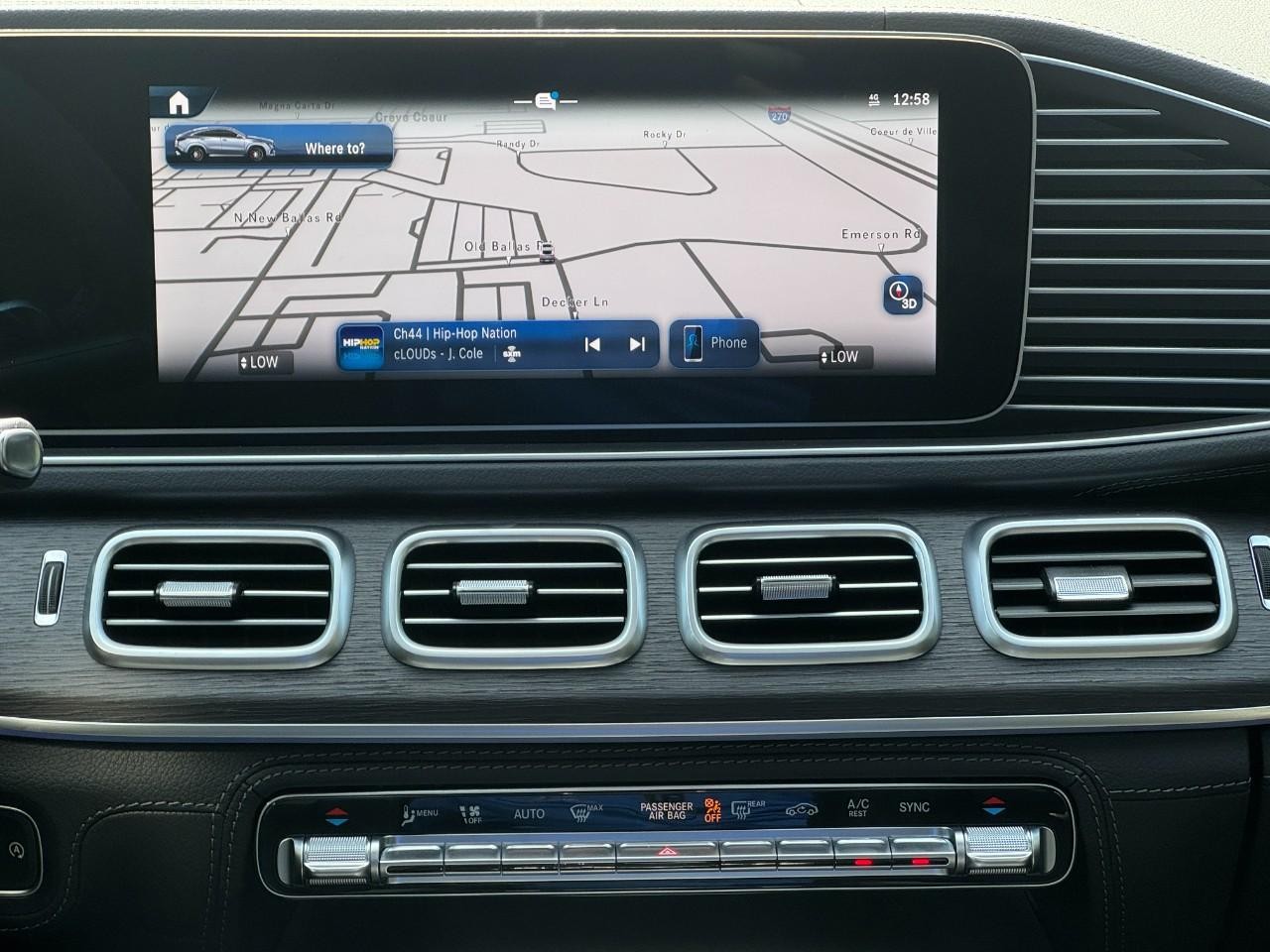 Mercedes-Benz GLE Vehicle Full-screen Gallery Image 12