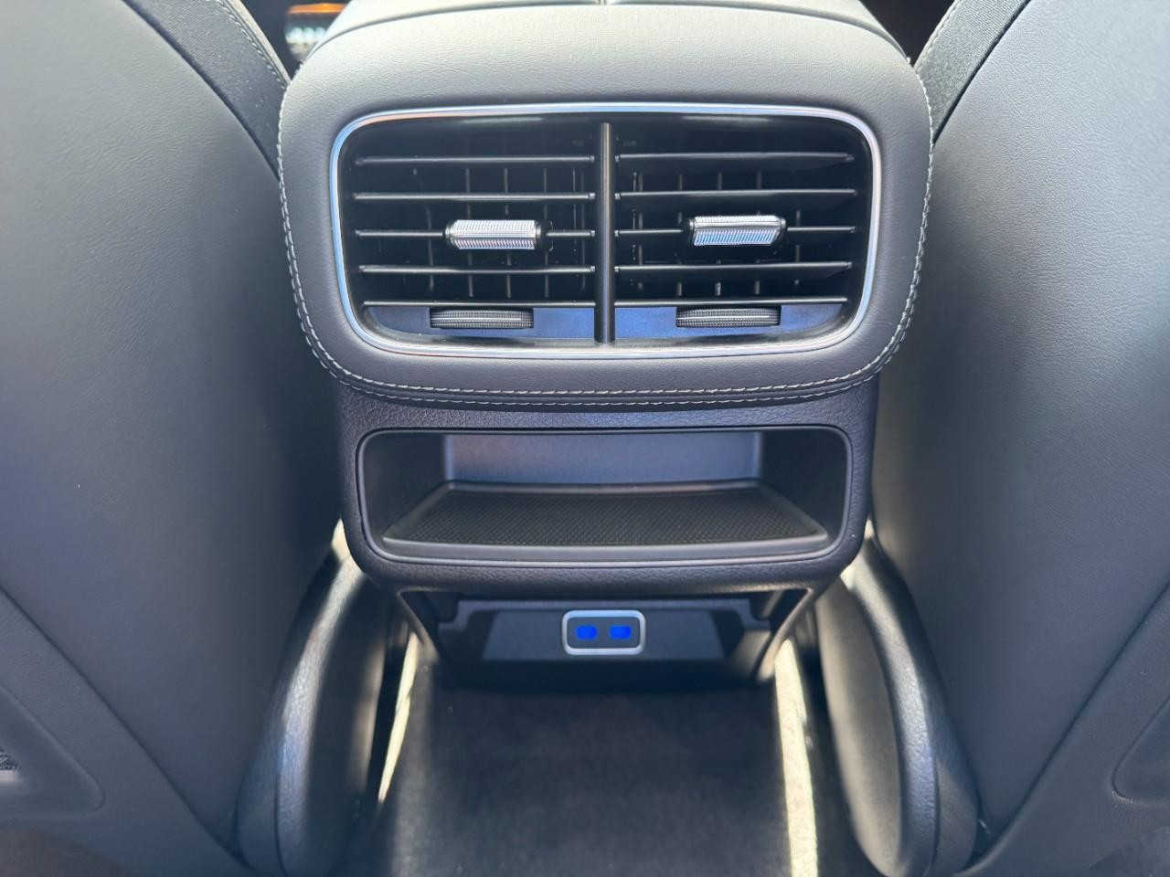 Mercedes-Benz GLE Vehicle Full-screen Gallery Image 15