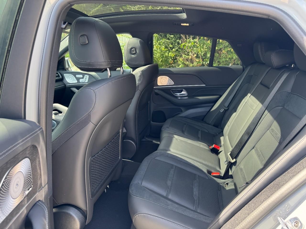 Mercedes-Benz GLE Vehicle Full-screen Gallery Image 19