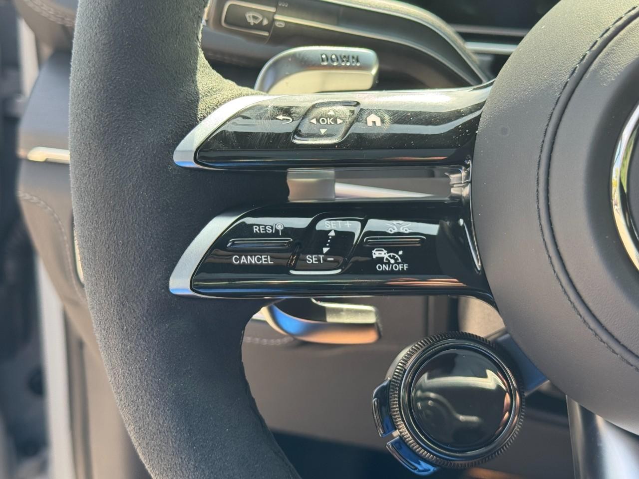 Mercedes-Benz GLE Vehicle Full-screen Gallery Image 21