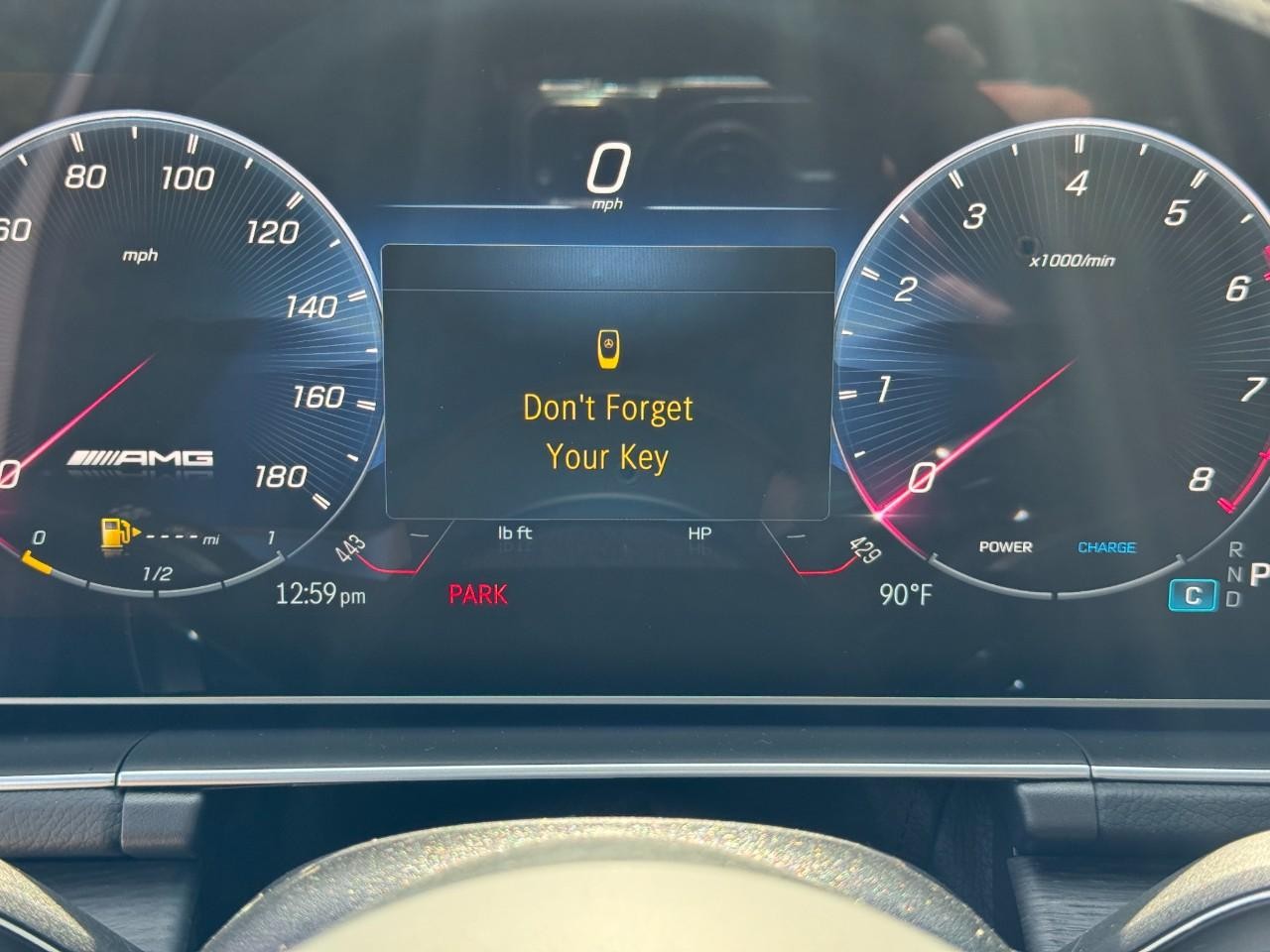 Mercedes-Benz GLE Vehicle Full-screen Gallery Image 23