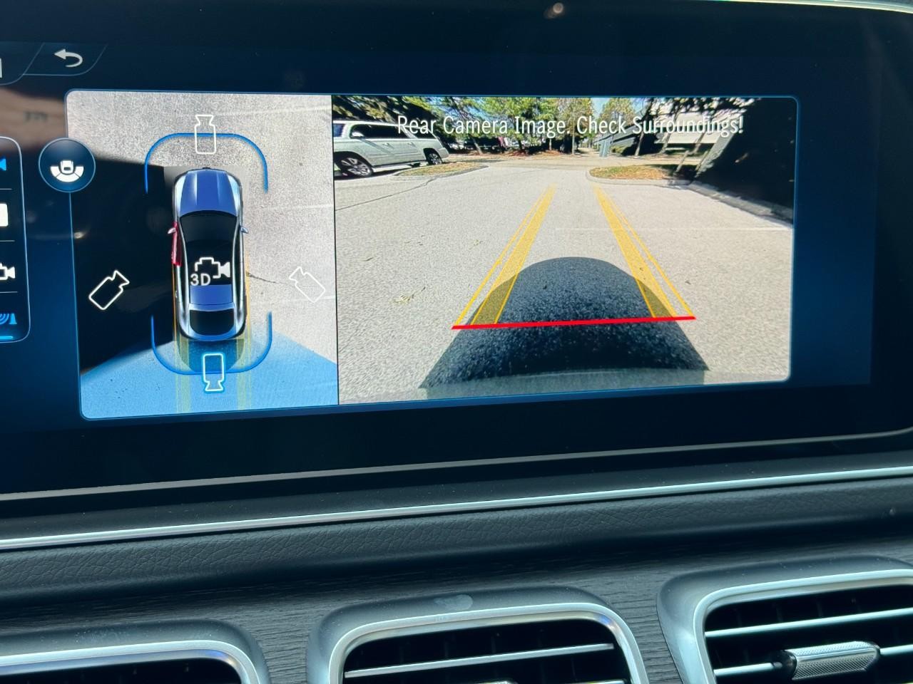 Mercedes-Benz GLE Vehicle Full-screen Gallery Image 25