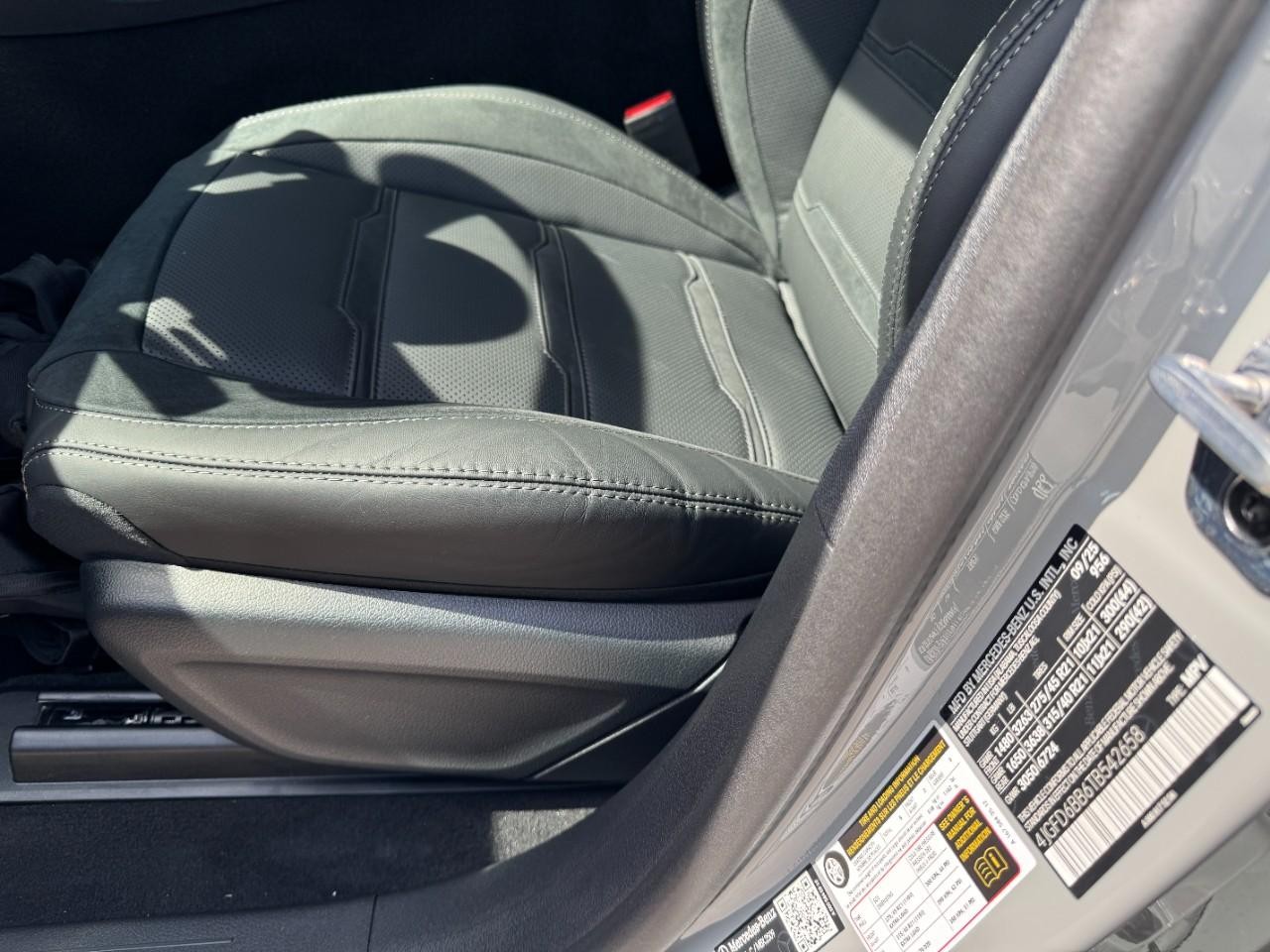 Mercedes-Benz GLE Vehicle Full-screen Gallery Image 31