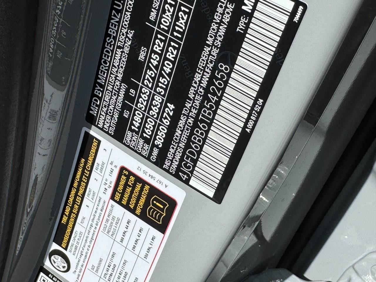 Mercedes-Benz GLE Vehicle Full-screen Gallery Image 32