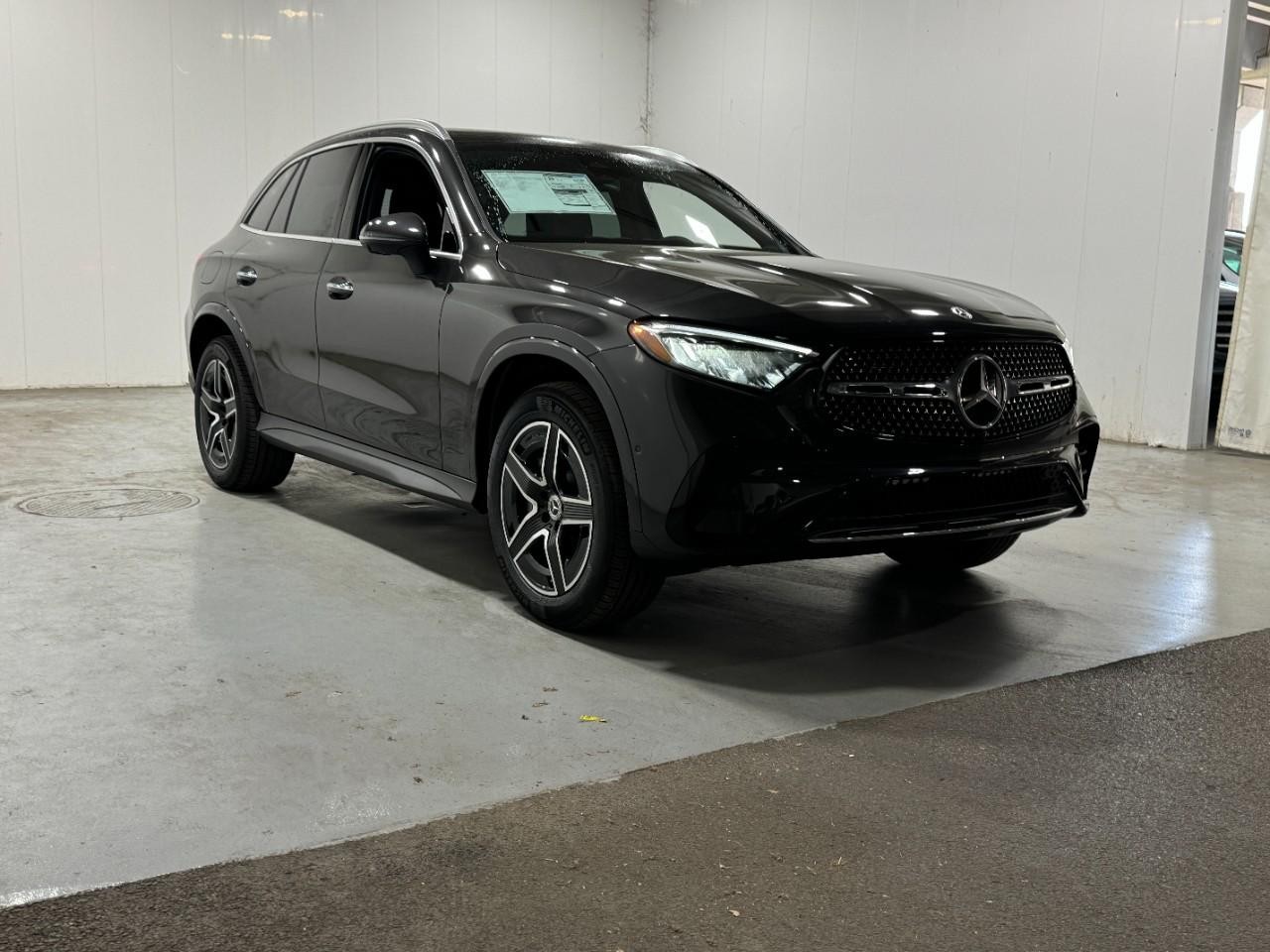 Mercedes-Benz GLC Vehicle Full-screen Gallery Image 6