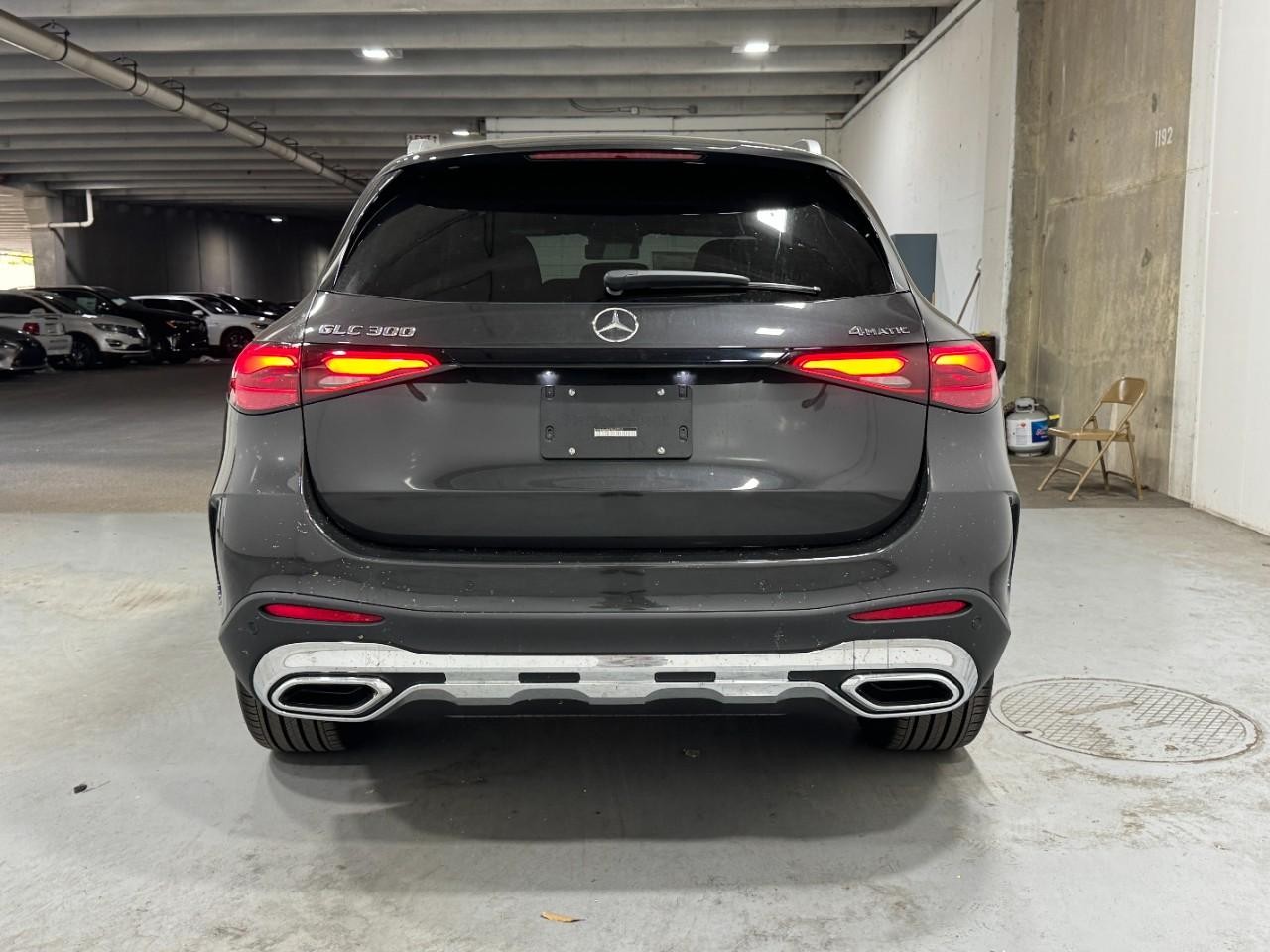 Mercedes-Benz GLC Vehicle Full-screen Gallery Image 9