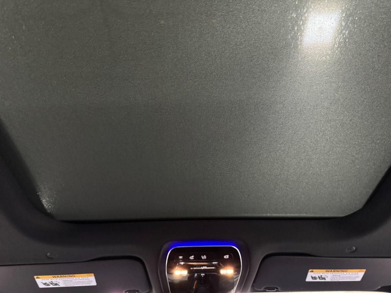 Mercedes-Benz GLC Vehicle Full-screen Gallery Image 11