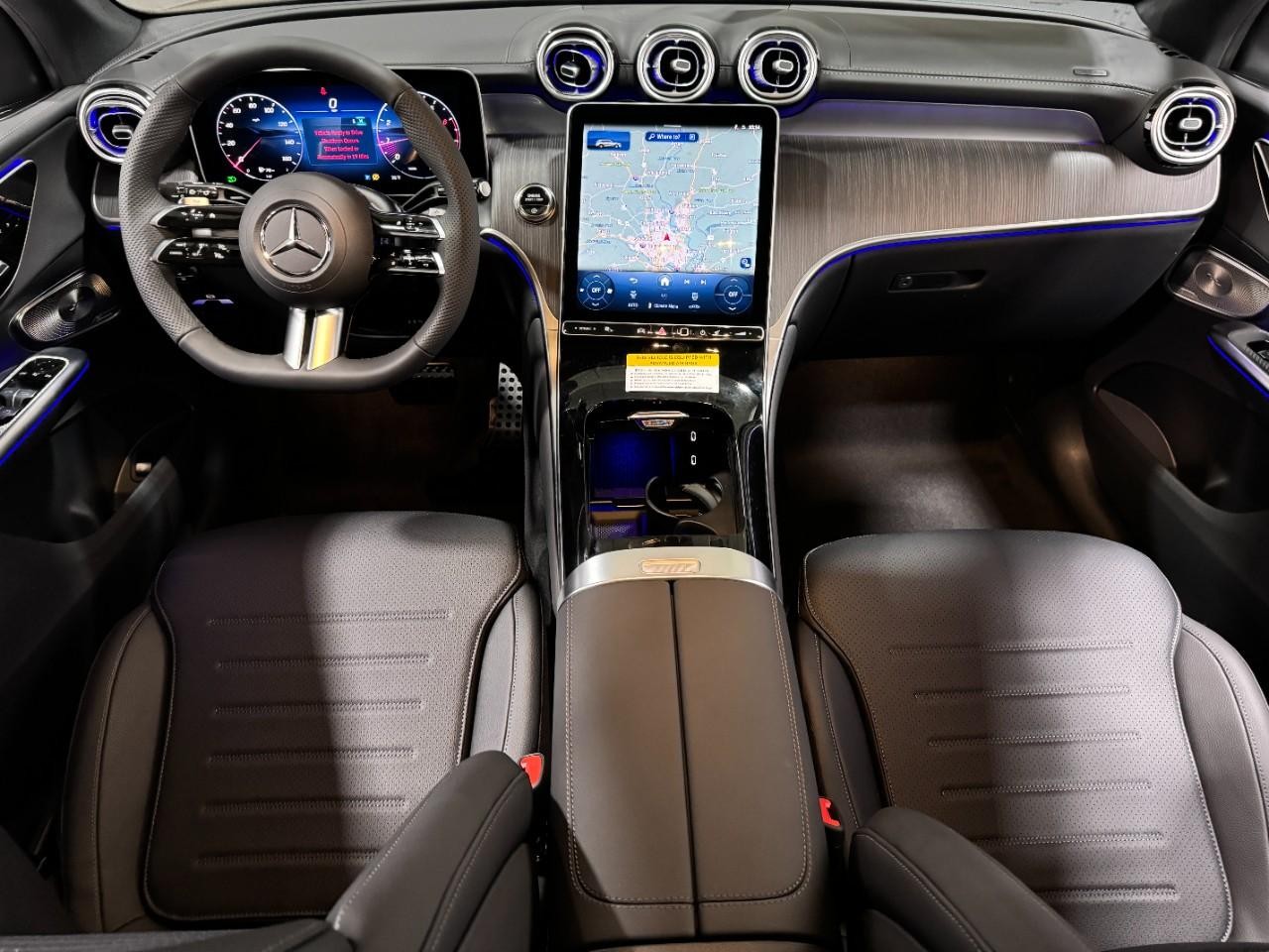 Mercedes-Benz GLC Vehicle Full-screen Gallery Image 12