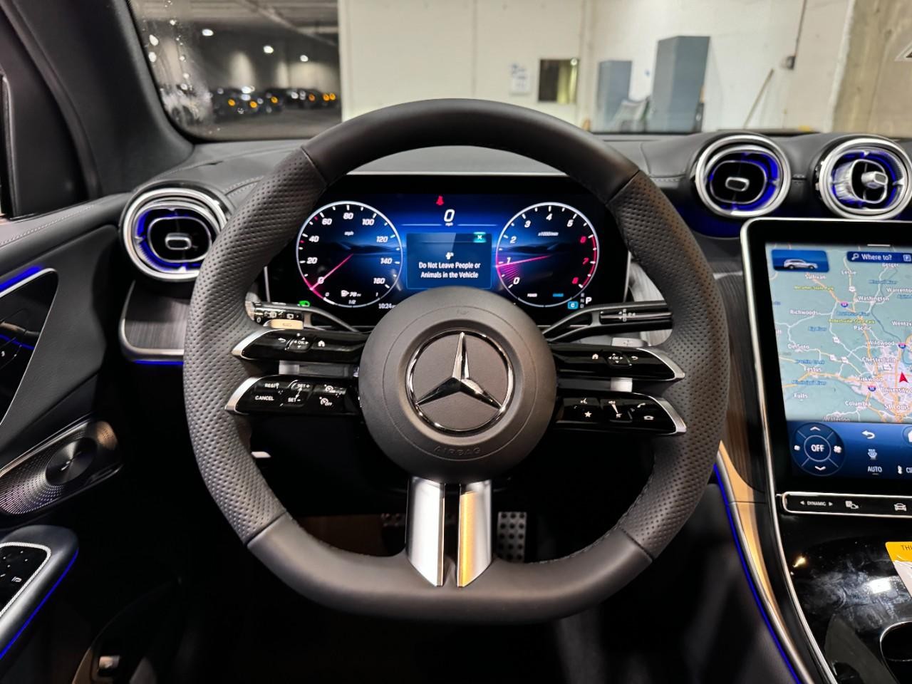 Mercedes-Benz GLC Vehicle Full-screen Gallery Image 13