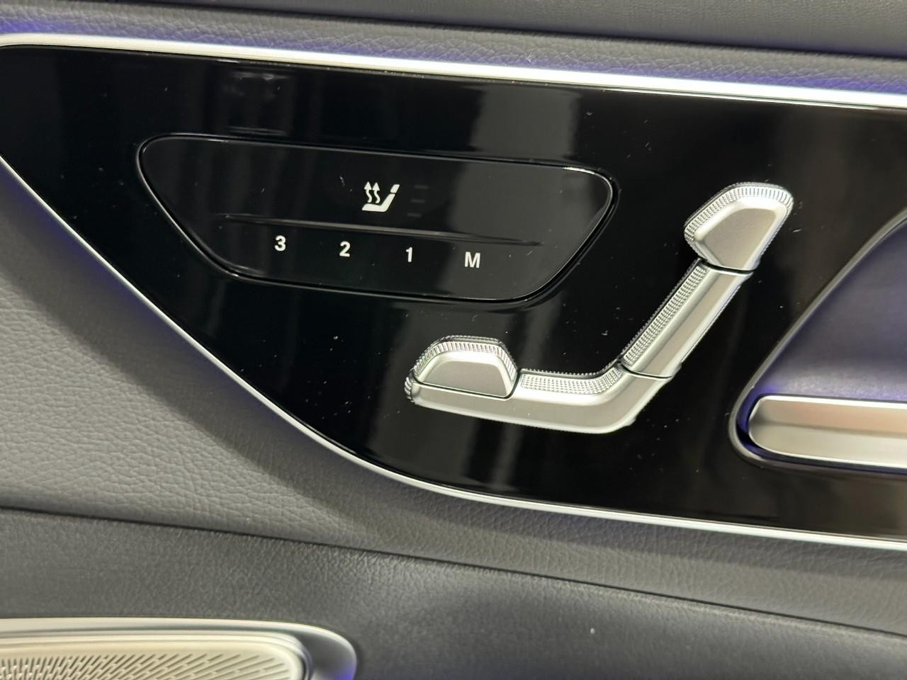 Mercedes-Benz GLC Vehicle Full-screen Gallery Image 19