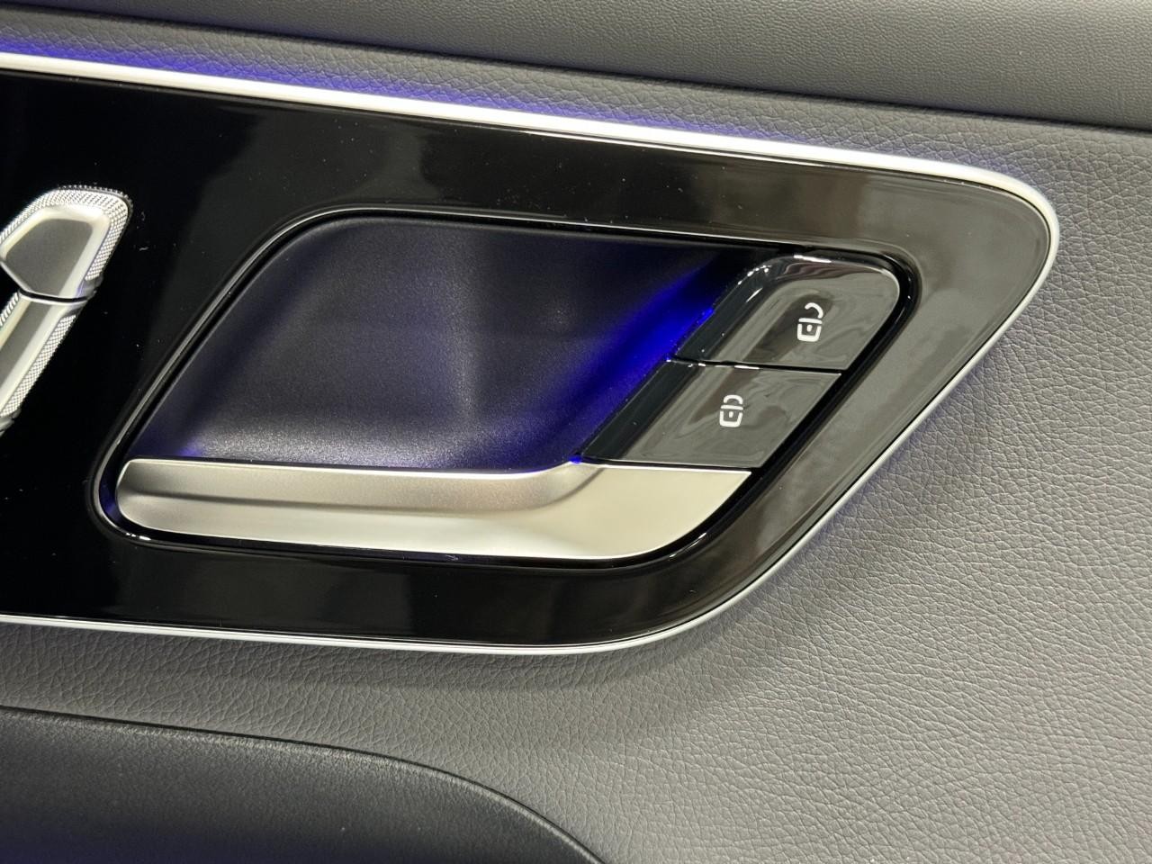 Mercedes-Benz GLC Vehicle Full-screen Gallery Image 20