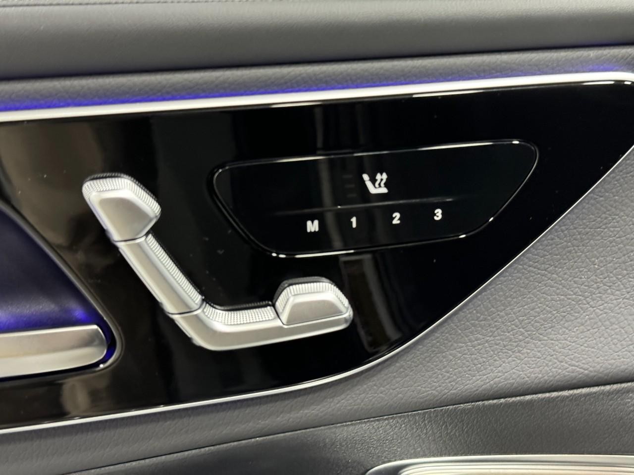 Mercedes-Benz GLC Vehicle Full-screen Gallery Image 22