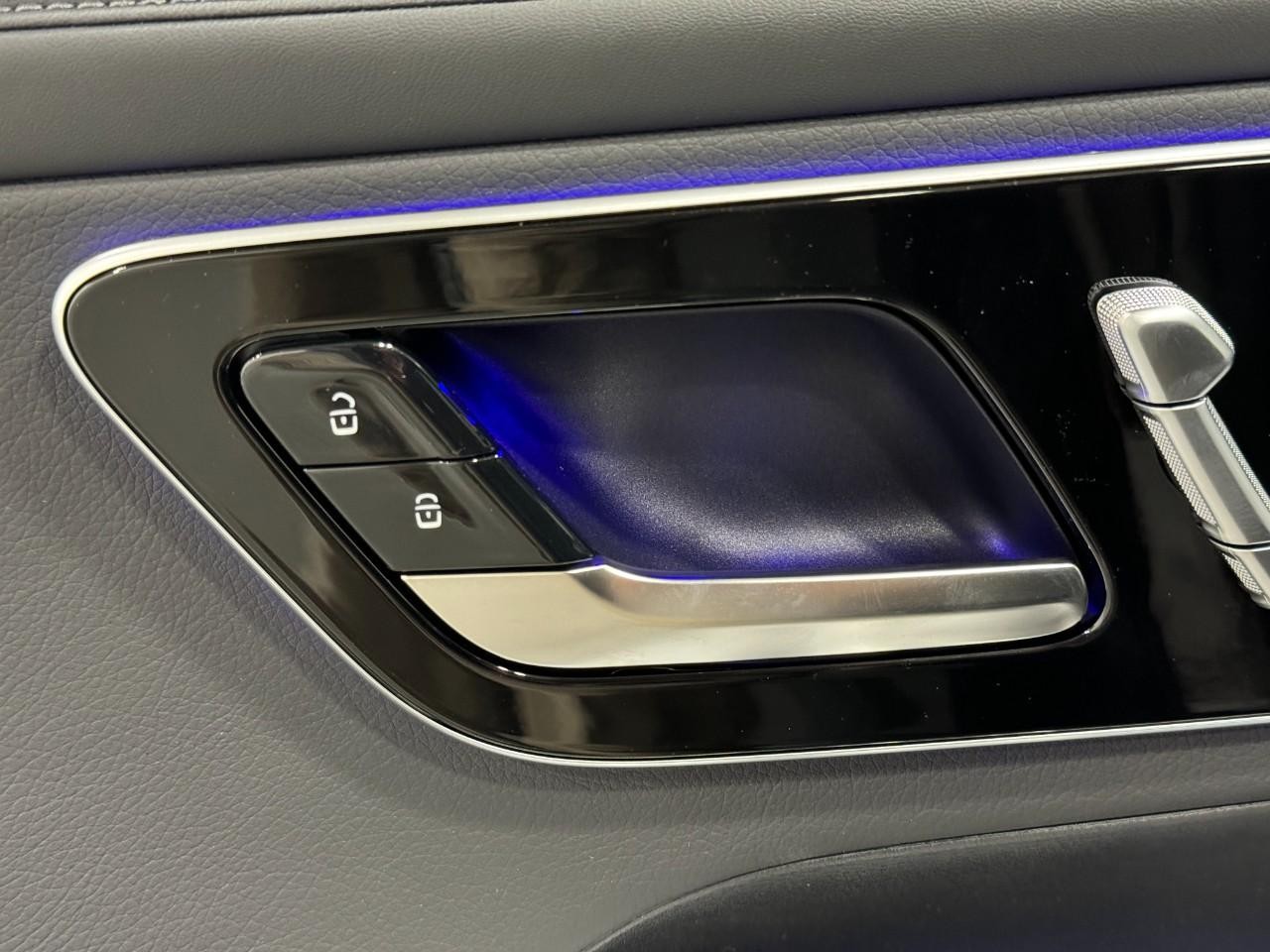 Mercedes-Benz GLC Vehicle Full-screen Gallery Image 23