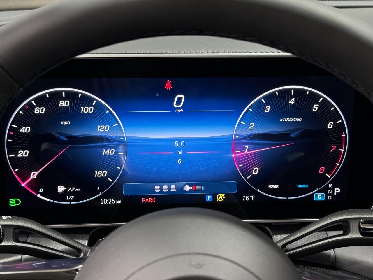 Mercedes-Benz GLC Vehicle Full-screen Gallery Image 32