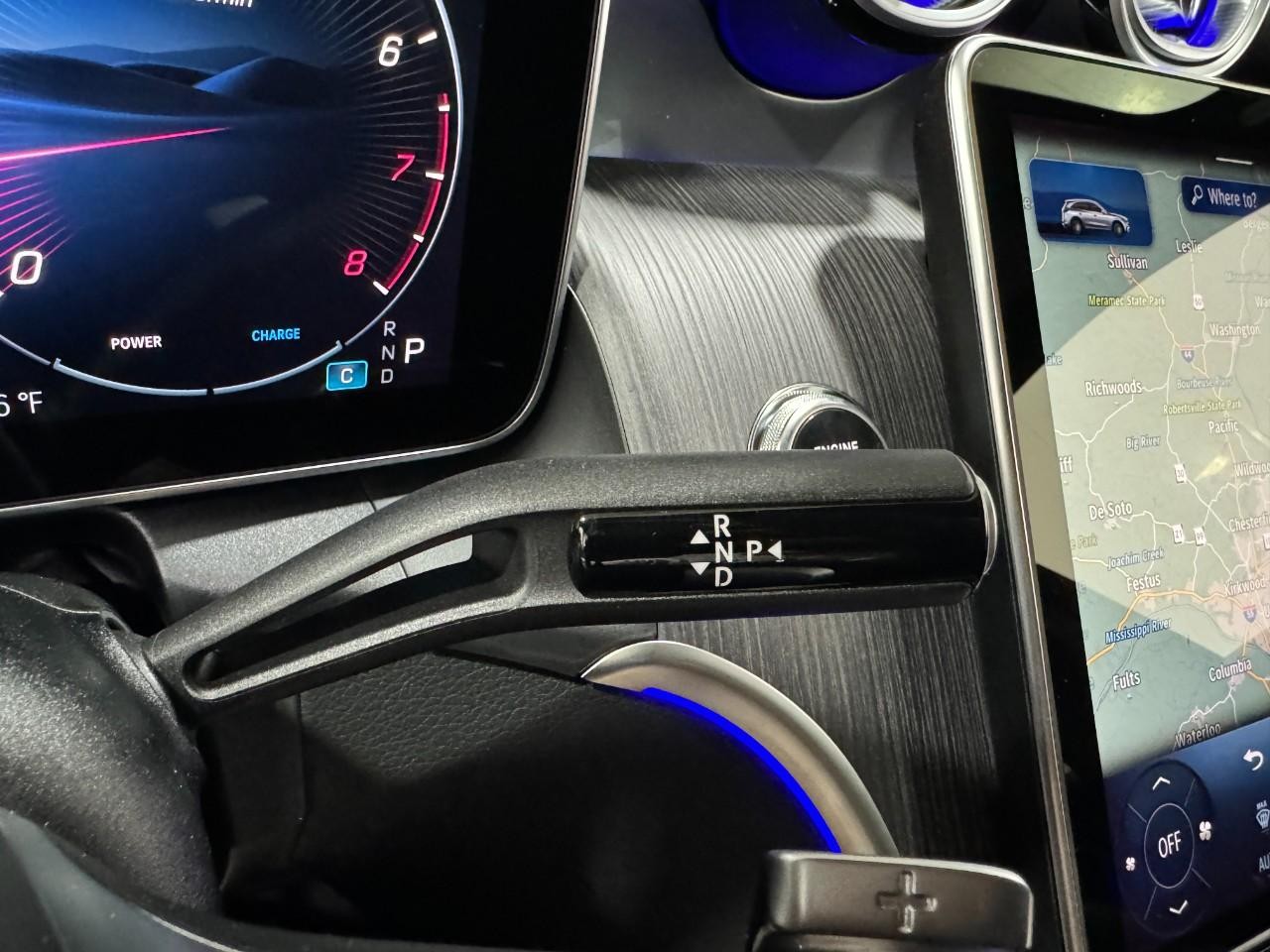 Mercedes-Benz GLC Vehicle Full-screen Gallery Image 33